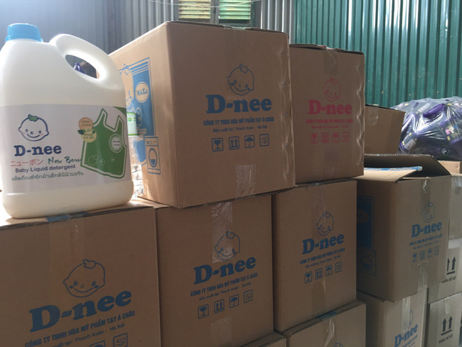 Phát hiện cơ sở sản xuất nước giặt nghi giả nhãn hiệu D-nee, Comfort ảnh 3