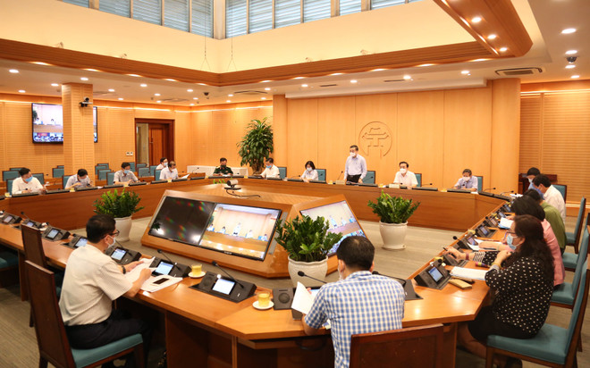Cuộc họp của Ban Chỉ đạo COVID-19 thành phố Hà Nội. (Ảnh: PV/Vietnam+) Chủ tịch Hà Nội đề nghị công an vào cuộc, xem xét trường hợp BN3634 ảnh 1
