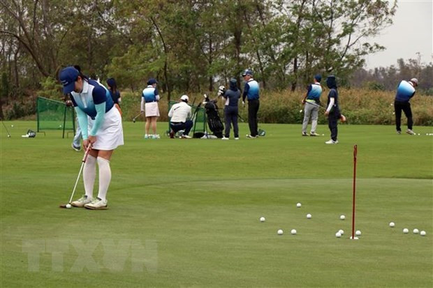 Hà Nội tạm đóng sân golf, thể thao đông người sau vụ việc của BN3634 ảnh 1