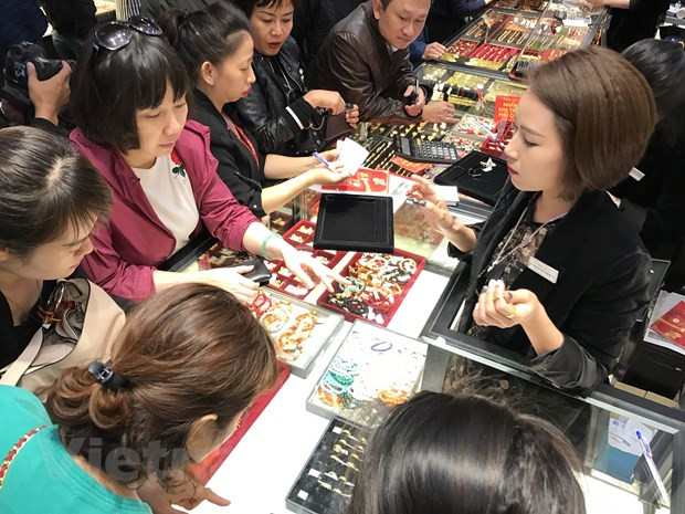 Tăng ‘phi mã,’ giá vàng SJC tiến thẳng mốc 71 triệu đồng mỗi lượng ảnh 1