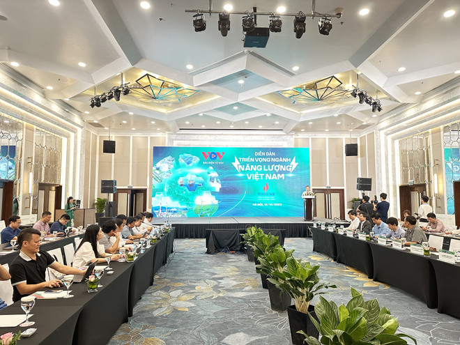 Chuyển đổi Xanh: Tận dụng điện gió và Mặt Trời thay vì nguồn hóa thạch ảnh 1