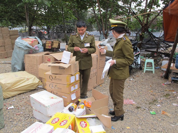 Kiểm tra kho bãi, phát hiện hơn 2.000 mỹ phẩm, đồ chơi trốn thuế ảnh 2