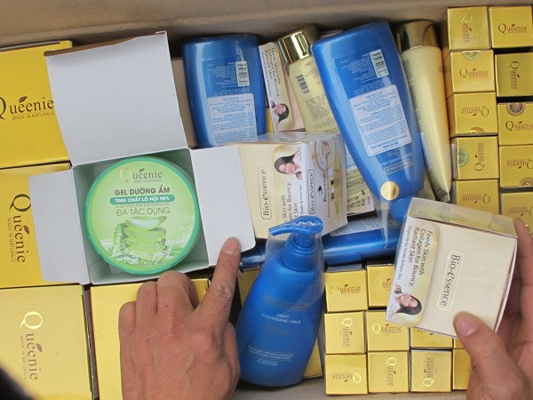 Kiểm tra kho bãi, phát hiện hơn 2.000 mỹ phẩm, đồ chơi trốn thuế ảnh 3