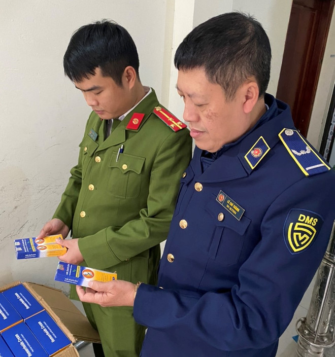 Hà Nội: Tạm giữ lượng lớn thuốc trị bệnh trĩ có dấu hiệu giả nhãn hiệu ảnh 1