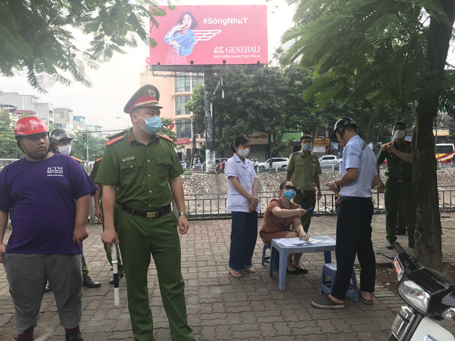 Chủ tịch Hà Nội: “Đi từng ngõ, gõ từng nhà” để phòng, chống COVID-19 ảnh 1