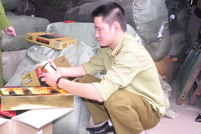 "Phù phép" gần 30 tấn hàng lậu chuẩn bị đưa ra thị trường tiêu thụ ảnh 3