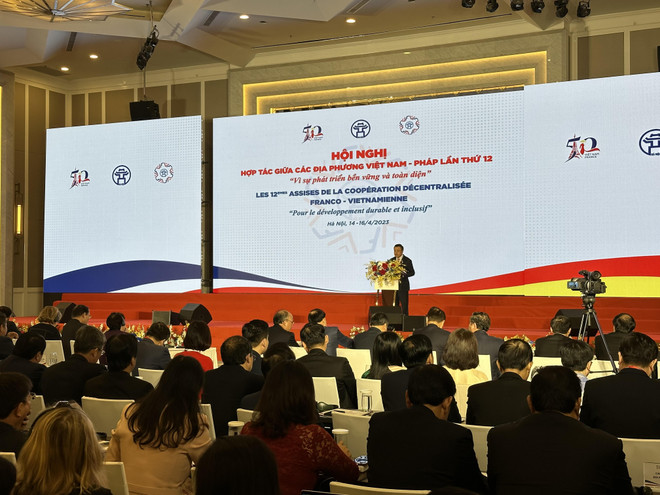 Phiên khai mạc Hội nghị hợp tác giữa các địa phương Việt Nam-Pháp lần thứ 12, tại Hà Nội. (Ảnh: Xuân Quảng/Vietnam+) Các địa phương Việt Nam và Pháp tăng quy mô, lĩnh vực hợp tác ảnh 1