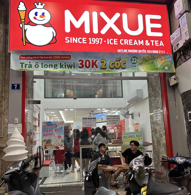 Mixue thông tin đã mở 1.000 cửa hàng tại Việt Nam. (Ảnh: PV/Vietnam+) Nhượng quyền thương hiệu: Nên "quản" hay để thị trường quyết định? ảnh 1