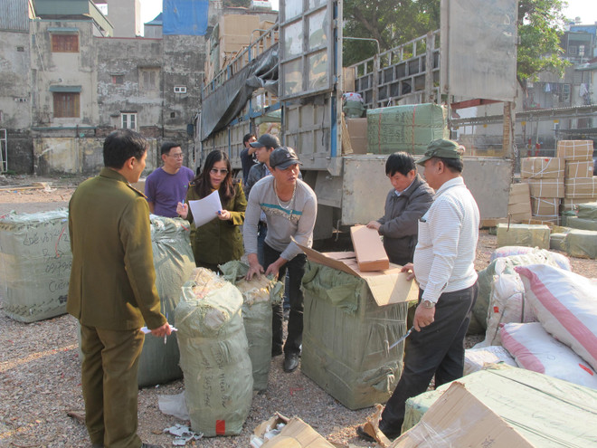 Xử lý hơn 1.300 vụ buôn lậu, gian lận thương mại trong tháng Tư ảnh 1