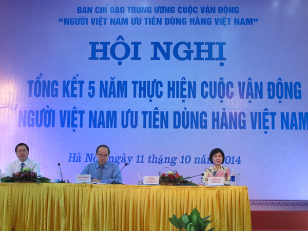 Hội nghị tổng kết 5 năm Cuộc vận động Người ưu tiên dùng hàng Việt Nam (Ảnh: Đức Duy/Vietnam+) Hàng Việt chiếm từ 80% đến 90% thị phần kênh bán lẻ hiện đại ảnh 1