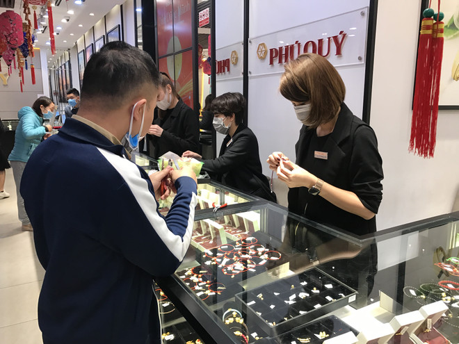 Giá vàng SJC tiếp tục đi lên, vượt thế giới hơn 12,3 triệu đồng ảnh 1