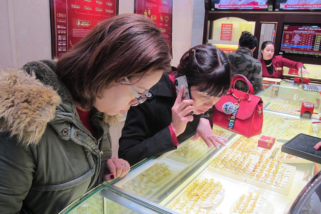 Giá vàng SJC tại nhiều doanh nghiệp tiến sát mốc 37 triệu đồng ảnh 1