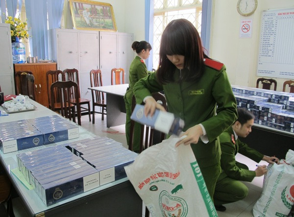 Chuyển công an truy tố đối tượng vận chuyển 4.440 bao thuốc lá lậu ảnh 2