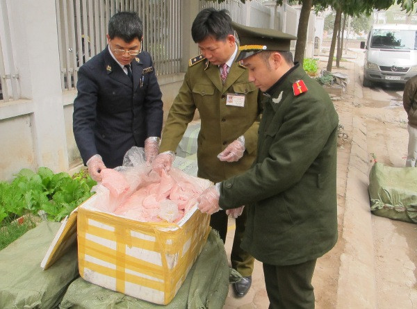"Nóng" thực phẩm bẩn, Hà Nội tăng cường rà soát các bếp ăn tập thể ảnh 1