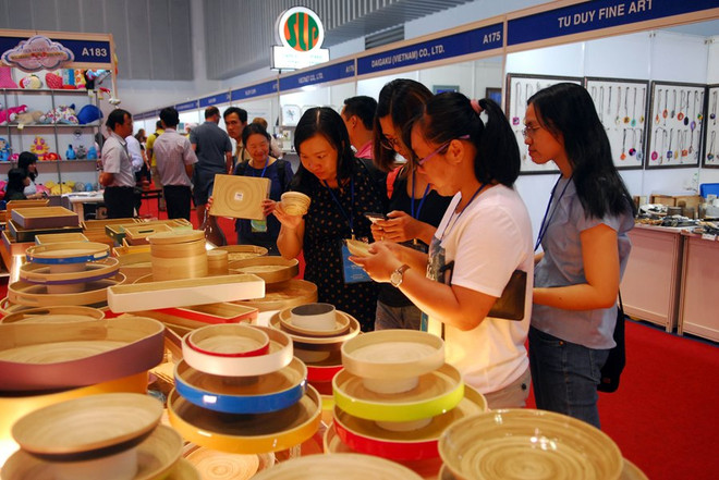 Nâng giá trị hàng thủ công mỹ nghệ: Tốt gỗ phải tốt cả nước sơn ảnh 1