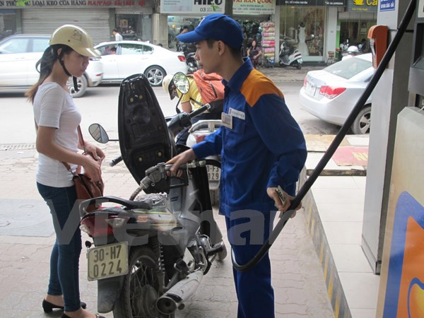 Xăng dầu trong nước đồng loạt giảm giá từ 15 giờ chiều ngày 20/7 ảnh 1