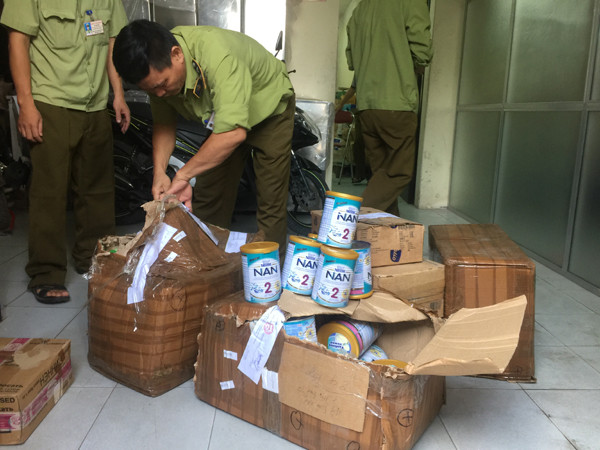 Tiêu hủy 1 tấn hàng giả bị tịch thu tại thị trường Hà Nội ảnh 2