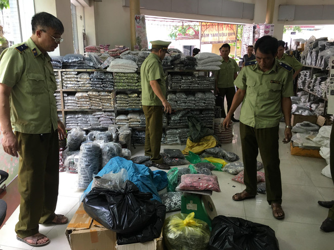 Tạm giữ hàng nghìn sản phẩm nghi giả nhãn hiệu tại tỉnh Bắc Ninh ảnh 1