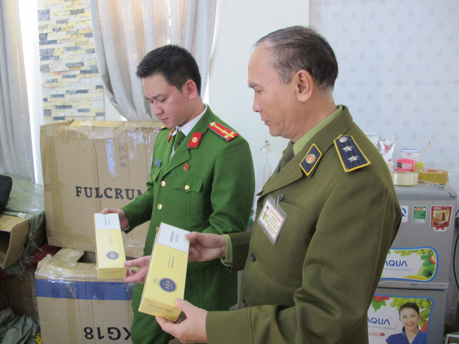 Bắt hơn 3.000 bao thuốc lá ngoại nhập lậu tại quận Long Biên ảnh 1