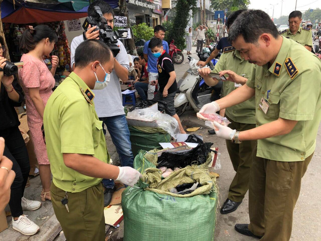 Quản lý thị trường thu giữ hàng nghìn sản phẩm không rõ nguồn gốc ảnh 1