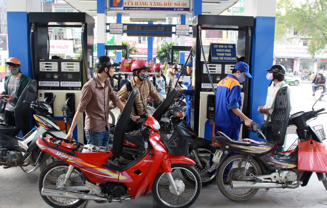 Ảnh chỉ mang tính minh họa. (Nguồn: PV/Vietnam+) Quỹ bình ổn xăng dầu của Petrolimex giảm mạnh, còn 2.692 tỷ đồng ảnh 1