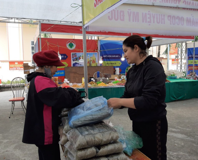 Phiên chợ Việt dịp Tết: Gắn kết người tiêu dùng với doanh nghiệp ảnh 2