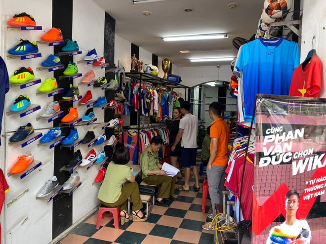 Hà Nội thu giữ 1.547 sản phẩm có dấu hiệu hàng giả nhãn hiệu adidas ảnh 1