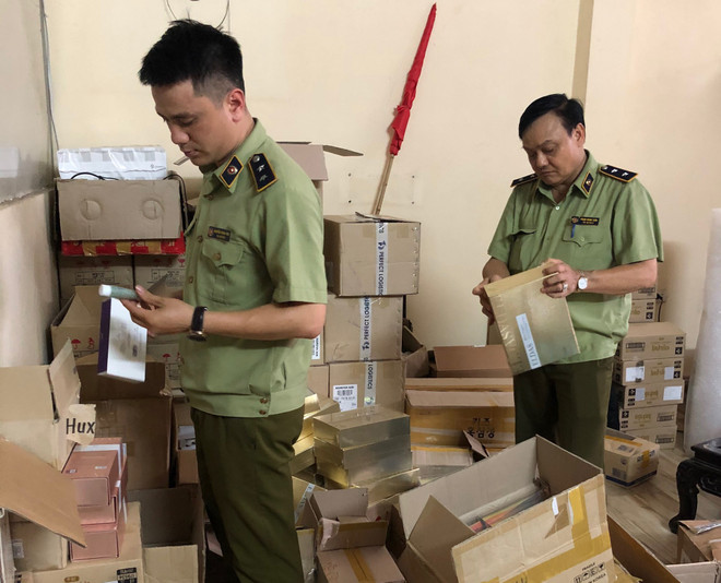 1812 sản phẩm làm đẹp bị thu giữ vì thiếu hóa đơn chứng từ hợp lệ ảnh 1