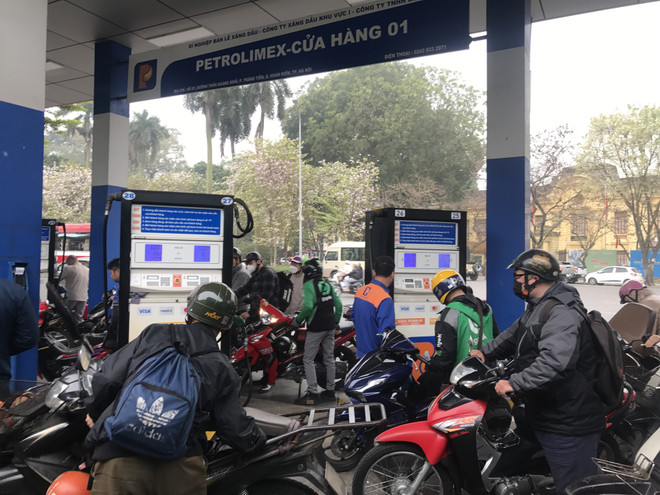 Giảm nhẹ, giá xăng RON95-III lùi về ngưỡng 23.300 đồng mỗi lít ảnh 1