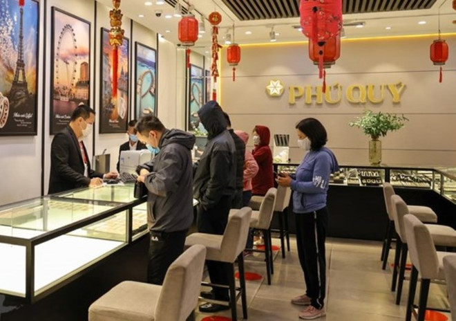 Giá vàng SJC trong nước tiếp tục nới rộng chênh lệch với thế giới ảnh 1