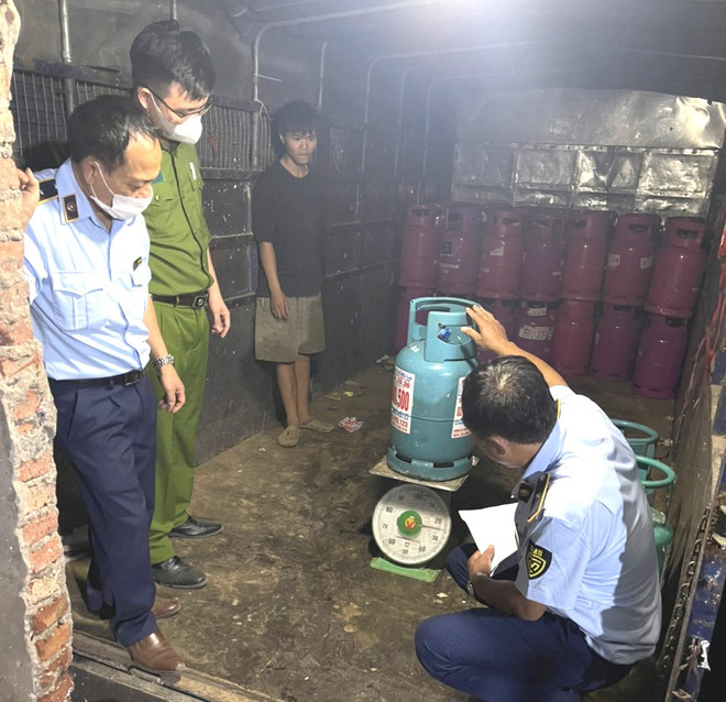 Phát hiện điểm chiết, nạp LPG chưa đủ giấy chứng nhận kinh doanh ảnh 1