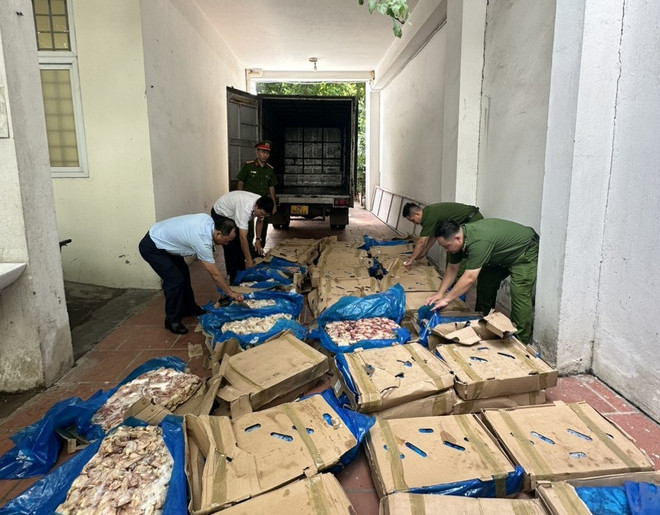 Liên ngành Hà Nội tạm giữ trên 1,2 tấn cánh gà có dấu hiệu nhập lậu ảnh 1