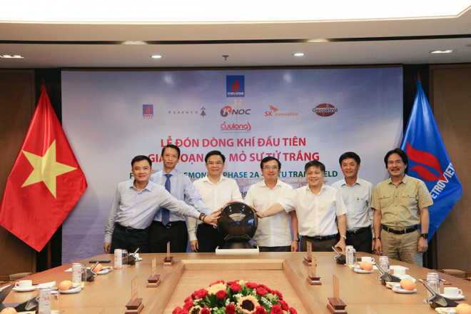 Lễ đón dòng khí đầu tiên Giai đoạn 2A - Mỏ Sư Tử Trắng. (Ảnh: PV/Vietnam+) Cửu Long JOC: Hành trình 25 năm chinh phục ‘sư tử’ ngoài biển khơi ảnh 3