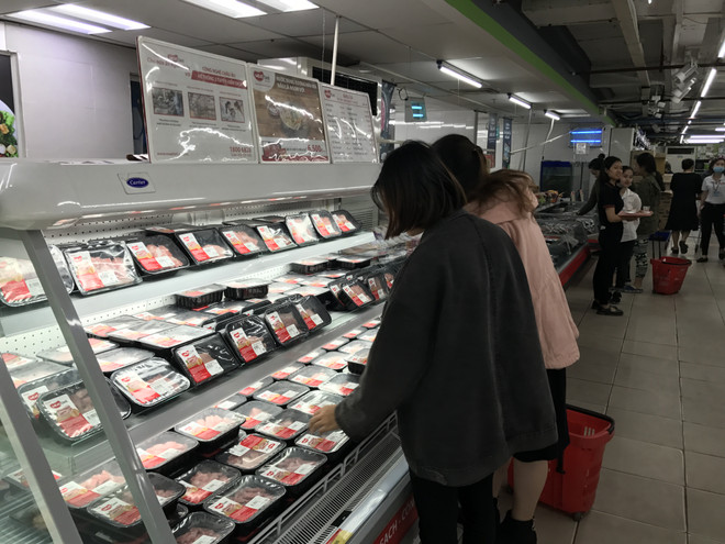 Thứ trưởng Bộ Nông nghiệp: Giá thịt lợn trong nước đã ''dịu xuống'' ảnh 1