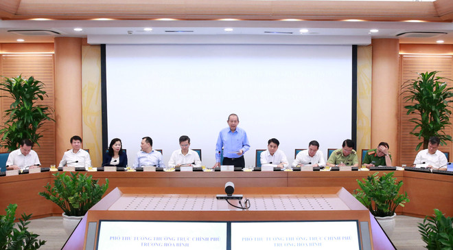 ''Buộc thôi việc cán bộ có hành vi bảo kê, tiếp tay cho buôn lậu'' ảnh 1