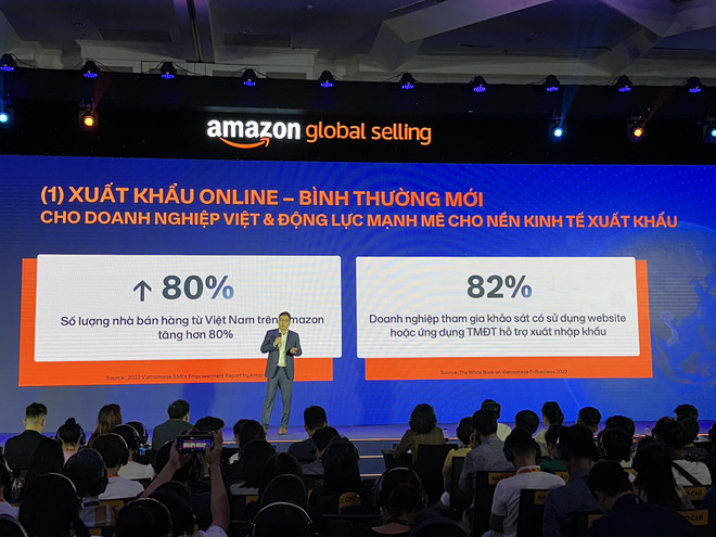Đại diện Amazon hỗ trợ doanh nghiệp bán hàng qua kênh thương mại điện tử. (Ảnh: Đức Duy/Vietnam+) Quy mô kinh tế Internet Việt Nam có thể đạt 49 tỷ USD vào năm 2025 ảnh 2
