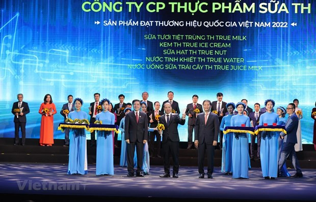 TH True milk được vinh danh sản phẩm đạt Thương hiệu Quốc gia Việt Nam năm 2022. (Ảnh: Đức Duy/Vietnam+) Thương hiệu Quốc gia: Định vị, gia tăng giá trị trong kinh tế toàn cầu ảnh 2