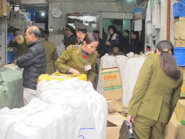 "Hô biến" nguyên liệu trôi nổi thành mỹ phẩm gắn nhãn mác ngoại ảnh 1