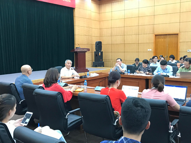 Thứ trưởng Trần Quốc Khánh chủ trì buổi trao đổi thông tin với báo chí về dự thảo Thông tư dự thảo Made in Vietnam. (Ảnh: Đức Duy/Vietnam+) Loại bỏ tình trạng hàng nhập khẩu nhập nhèm ‘đội lốt’ hàng Việt ảnh 2