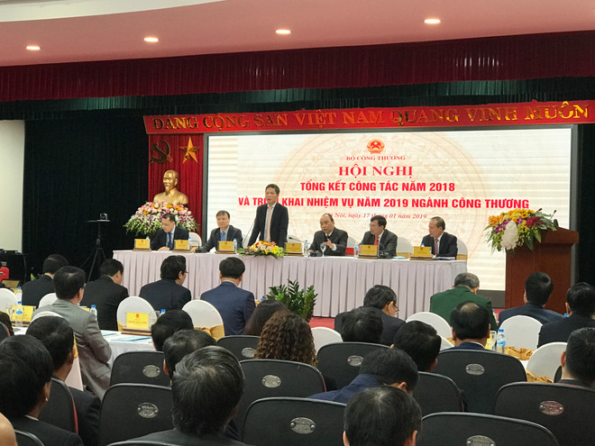Bộ trưởng Trần Tuấn Anh phát biểu tại hội nghị ngành công thương. (Ảnh: Đức Duy/Vietnam+) Thủ tướng Nguyễn Xuân Phúc: 'Việt Nam phải là công xưởng của thế giới' ảnh 2