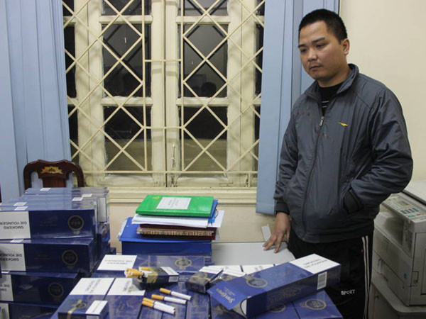 Bắt đối tượng vận chuyển hơn 300 cây thuốc lá điếu nhập lậu ảnh 4