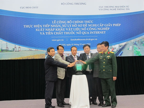 Chính thức cấp phép xuất nhập khẩu vật liệu nổ công nghiệp qua mạng ảnh 1