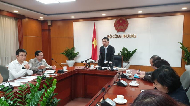 Bộ Công Thương họp khẩn: Không để thiếu hàng, tăng giá bất hợp lý ảnh 1