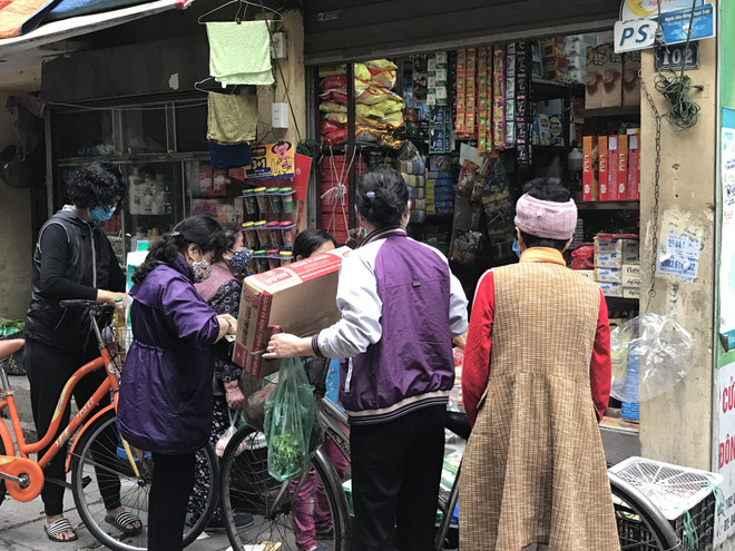 Hệ lụy từ tâm lý đám đông: Làm trầm trọng việc thiếu hàng, sốt giá ảnh 2