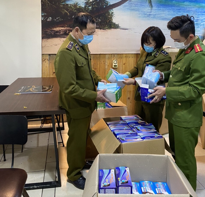 Quản lý thị trường tạm giữ 20.000 khẩu trang thiếu hoá đơn hợp lệ ảnh 1