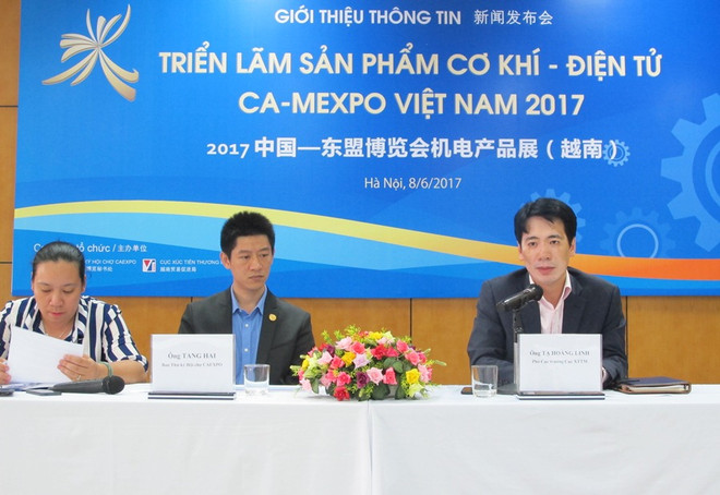 Đại diện Ban tổ chức CA-MEXPO 2017 đang trao đổi với báo chí. (Ảnh: Đức Duy/Vietnam+) CA-MEXPO: Thúc đẩy hợp tác về công nghệ giữa Việt Nam-Trung Quốc ảnh 1