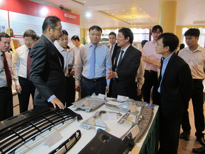 Chỉ một số ít linh kiện phục vụ sản xuất lắp ráp ôtô được nội địa hóa. (Ảnh: Đức Duy/Vietnam+) Công nghiệp ôtô: Không giảm được chi phí sẽ tiếp tục phải nhập khẩu ảnh 2