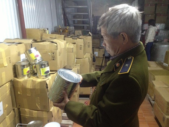 Thu hơn 2 tấn nguyên liệu trà sữa không rõ nguồn gốc của TACO ảnh 1