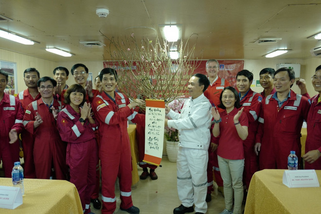 Đón xuân sớm trên những giàn khoan và công trình dầu khí biển ảnh 2