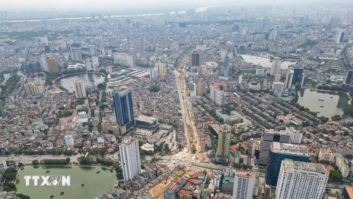 Dự án đường Vành đai 1 đoạn Hoàng Cầu-Voi Phục (Hà Nội) với tổng mức đầu tư khoảng 7.200 tỷ đồng đang được các đơn vị thi công đẩy nhanh tiến độ. (Ảnh: Lê Đông/TTXVN)